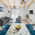 Lovely In Malisi Ferienhaus Rapavel