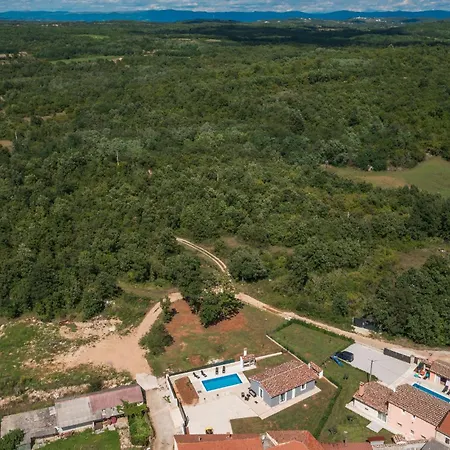 Awesome In Malisi With Kitchen Holiday home