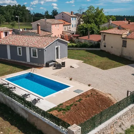 Lovely In Malisi Ferienhaus Rapavel
