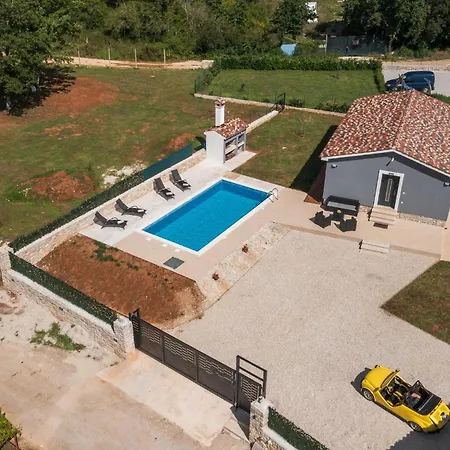 Holiday home Awesome In Malisi With Kitchen *