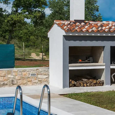 Awesome In Malisi With Kitchen Holiday home Rapavel