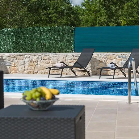 Stunning In Malisi Casa vacanze