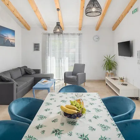 Awesome In Malisi With Kitchen Holiday home Rapavel