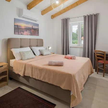 Casa vacanze Stunning In Malisi Rapavel